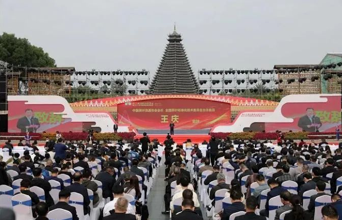 第十七屆中國茶業(yè)經(jīng)濟(jì)年會(huì)召開，集團(tuán)公司繼續(xù)排名中國茶企百強(qiáng)前列，白沙溪茶廠、益陽茶廠榮獲多項(xiàng)榮譽(yù)